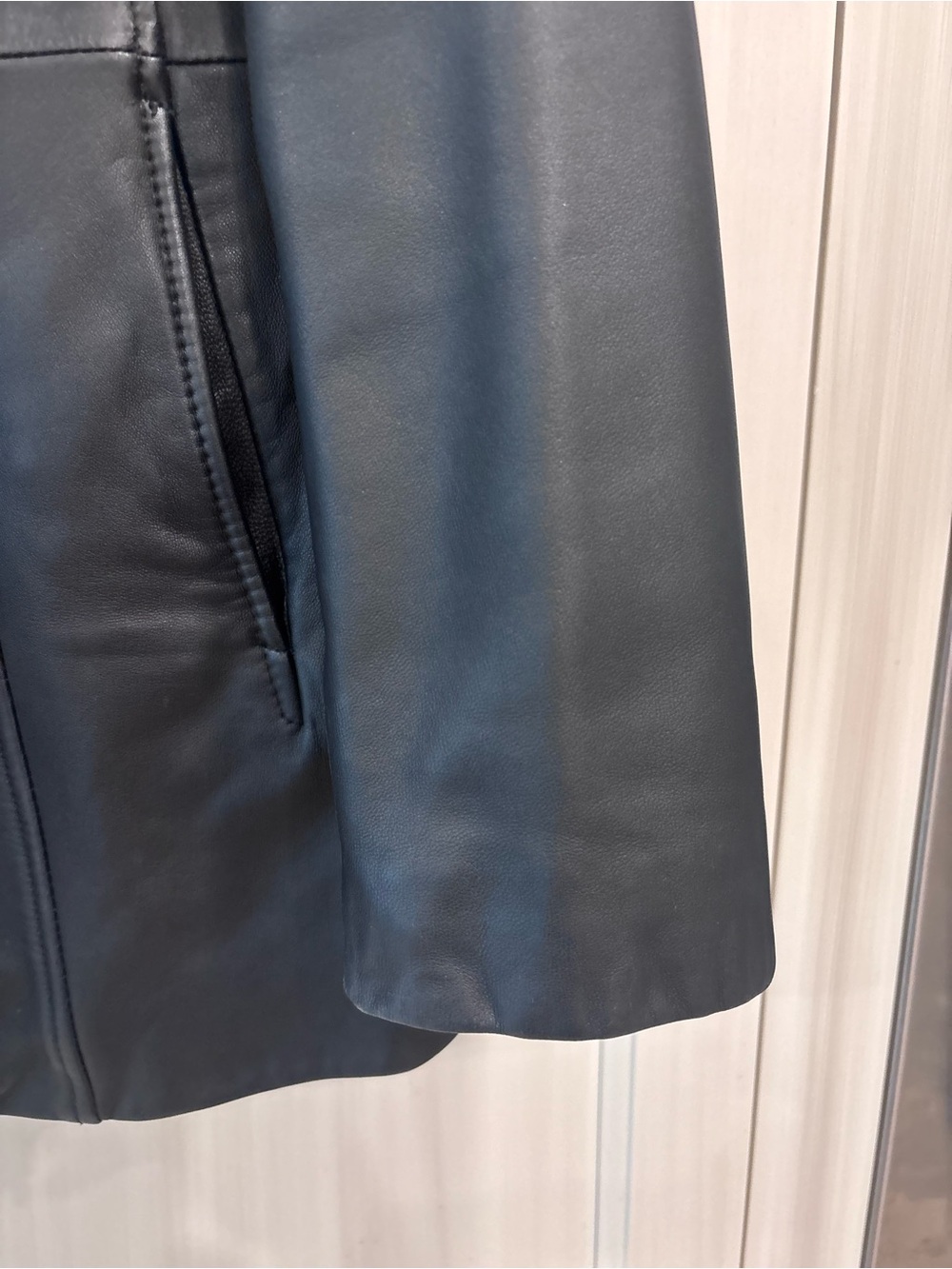 Danier Women’s Genuine Leather car coat zip out liner size Small - Picture 5 of 13